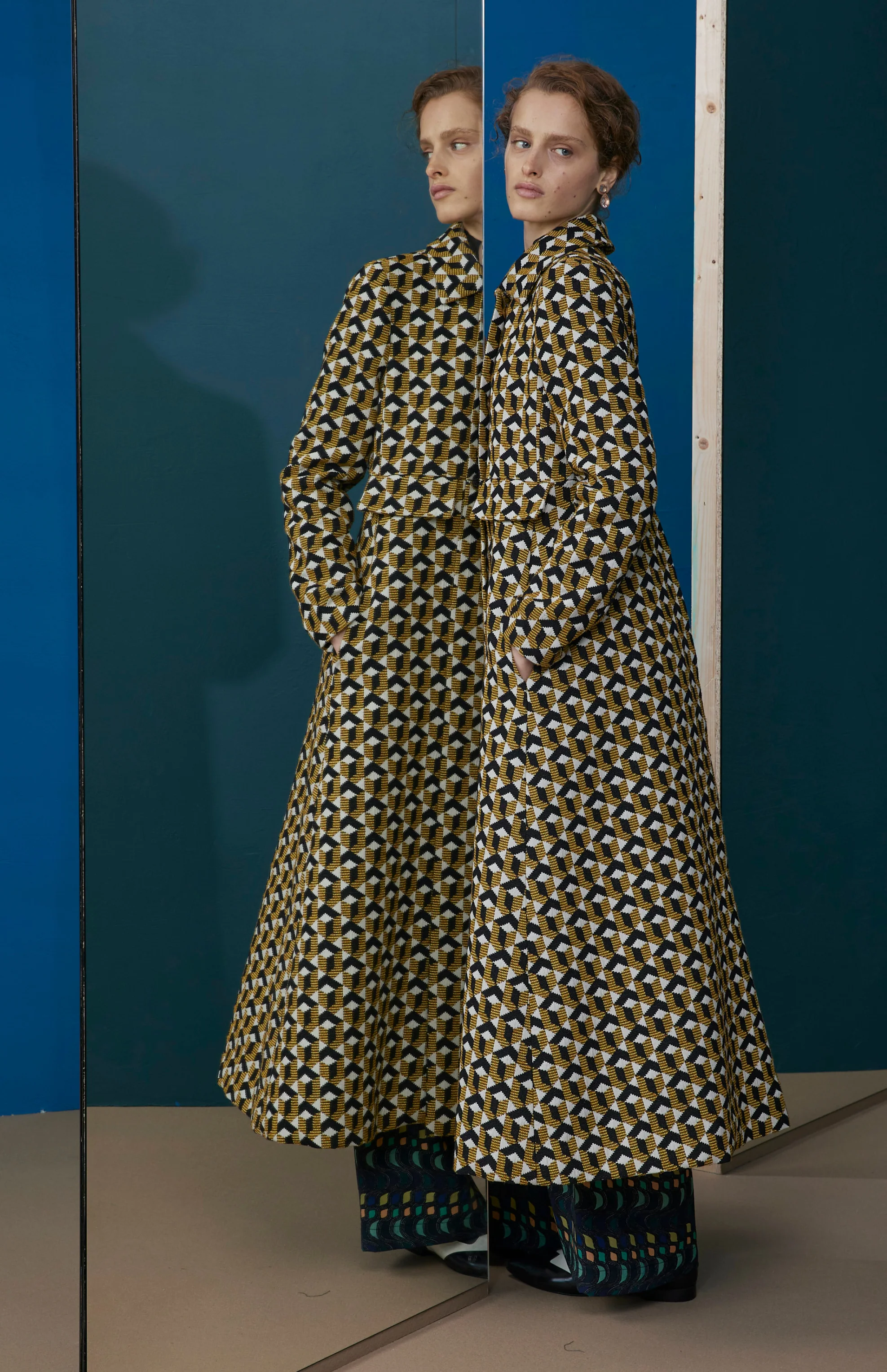 FW25-AB02 Abrigo tejido Jacquard geométrico. - Image 3