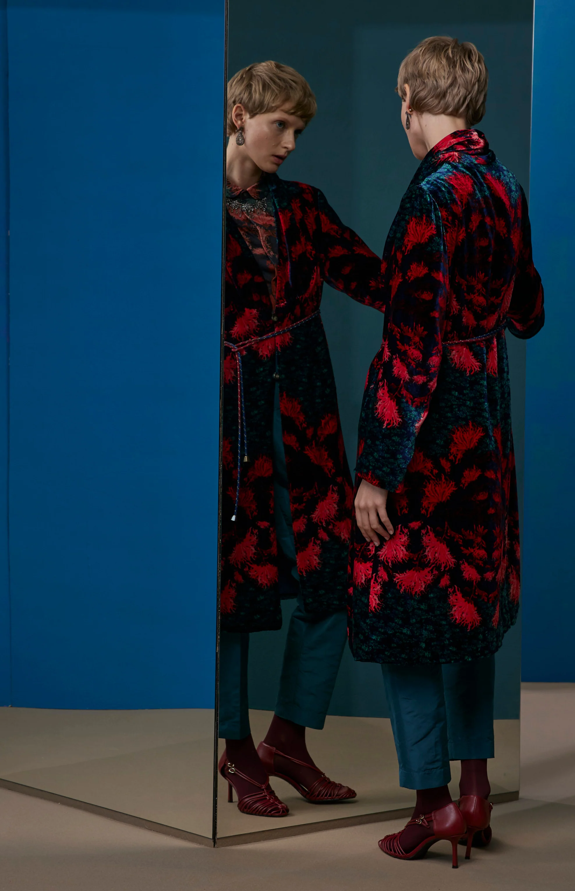 FW25-AB10 Abrigo terciopelo estampado " Crisantemos" - Image 3