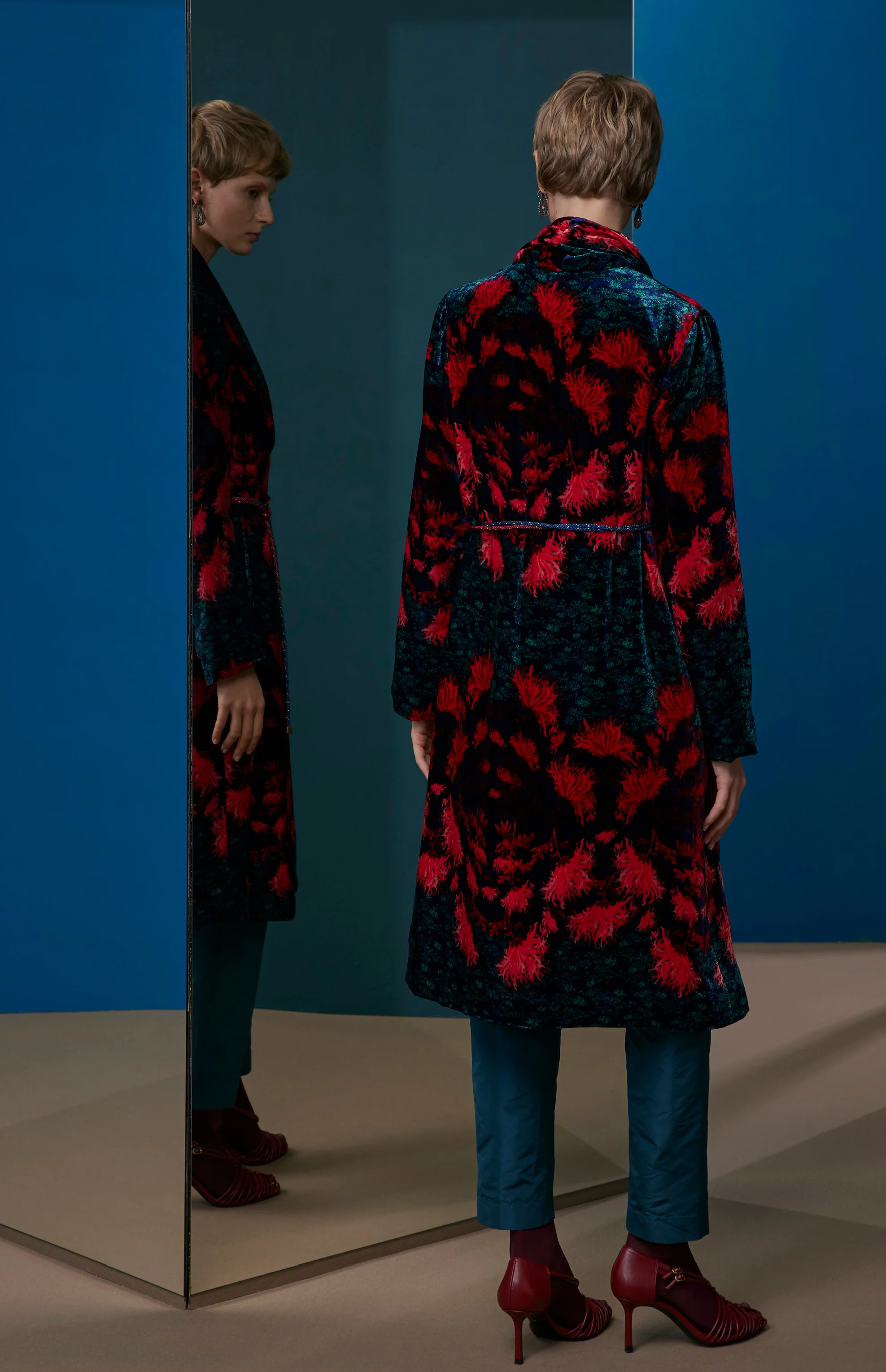 FW25-AB10 Abrigo terciopelo estampado " Crisantemos" - Image 4