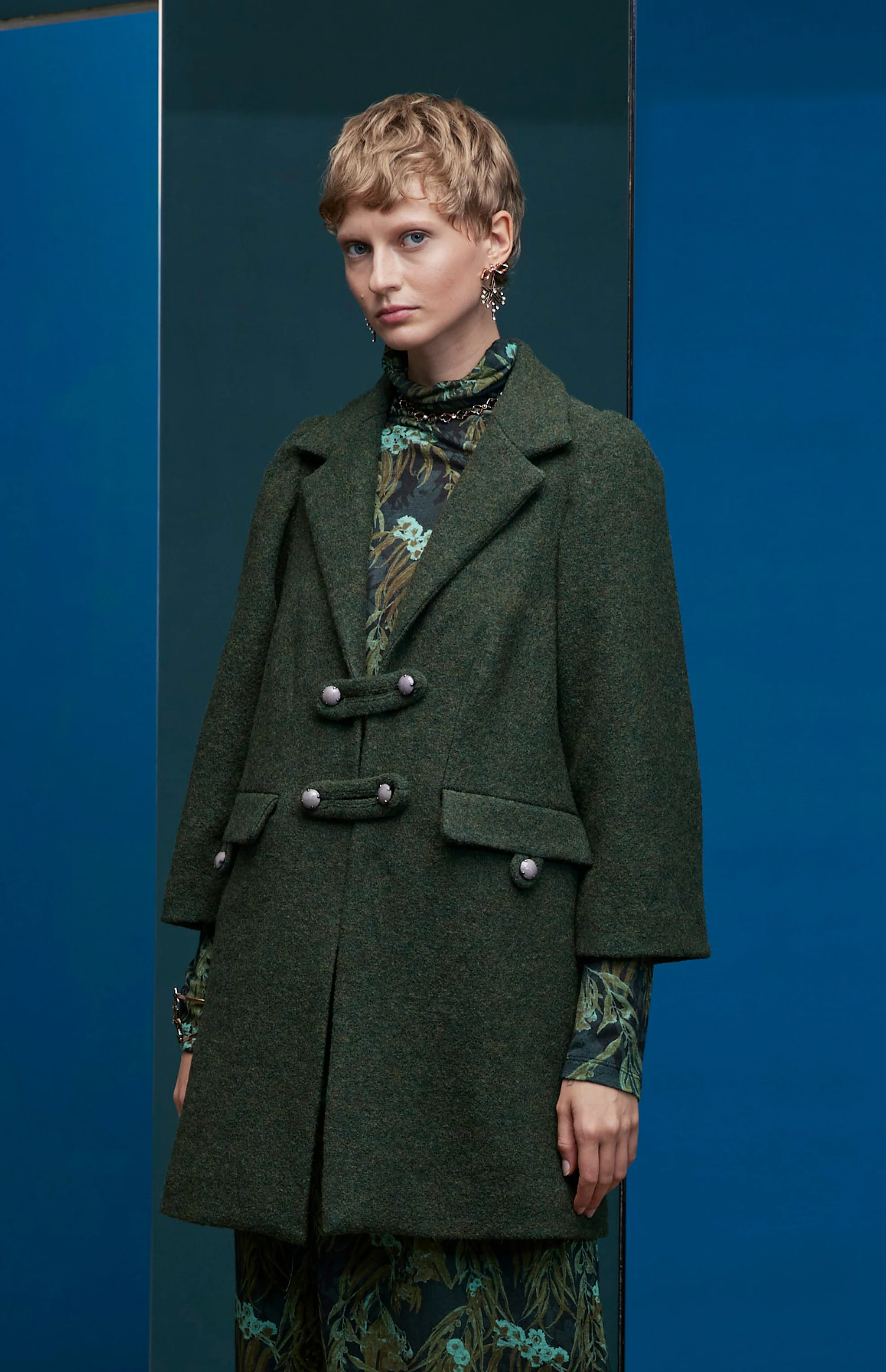 FW25-AB13  Abrigo corte militar en verde bosque - Image 5
