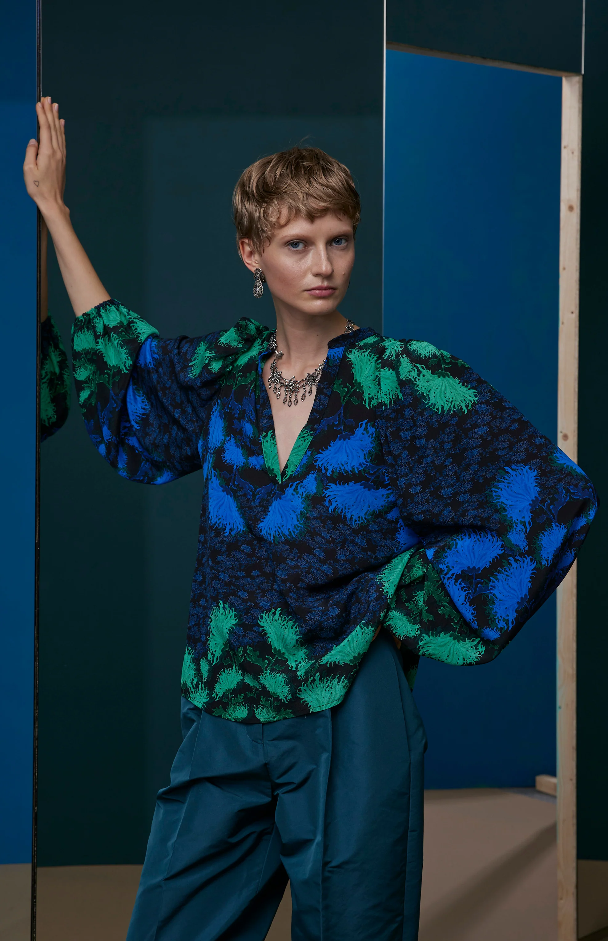 FW25-B013 Blusa étnica estampado “Crisantemos” - Image 4