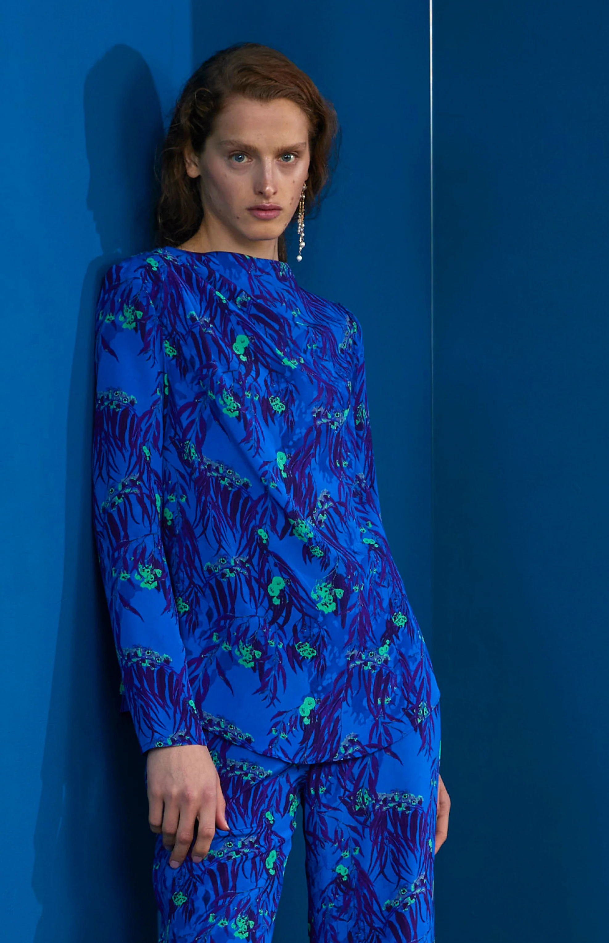 FW25-B018  Blusa escote barco estampado  "Eucaliptos" - Image 4