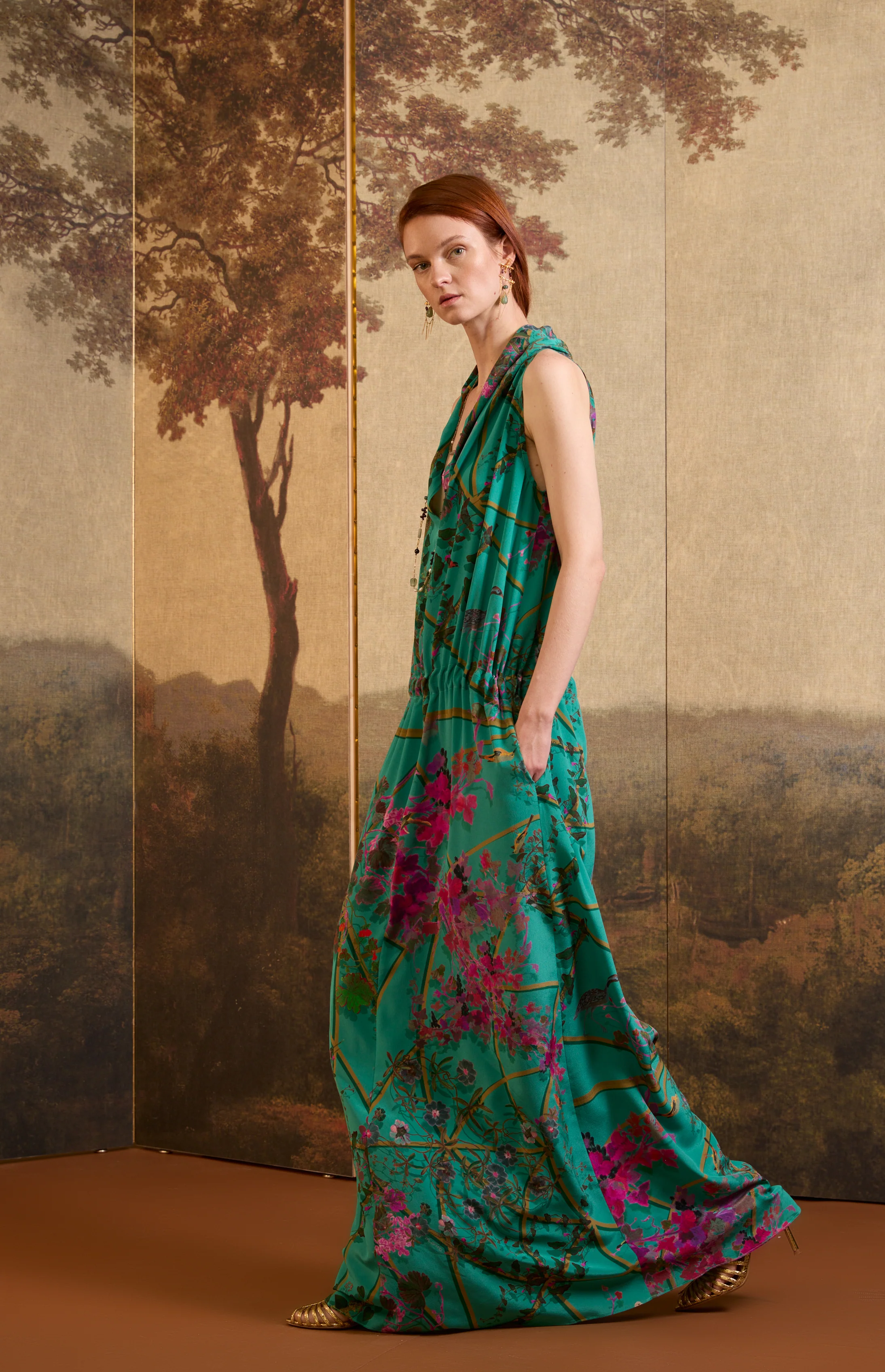 SS26-V020 Vestido cuello halter estampado "Pérgola y pájaros" - Image 3