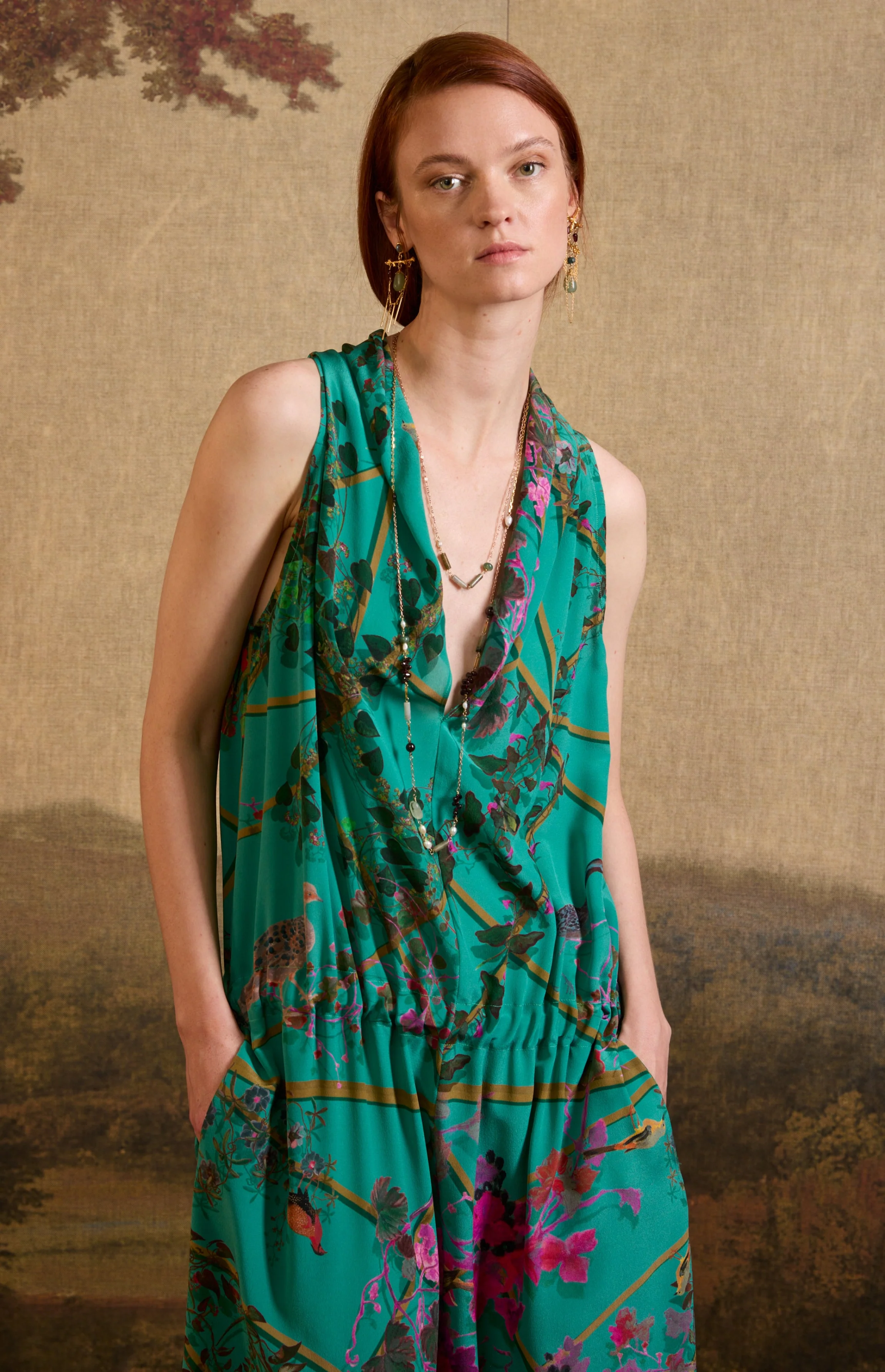 SS26-V020 Vestido cuello halter estampado "Pérgola y pájaros" - Image 4