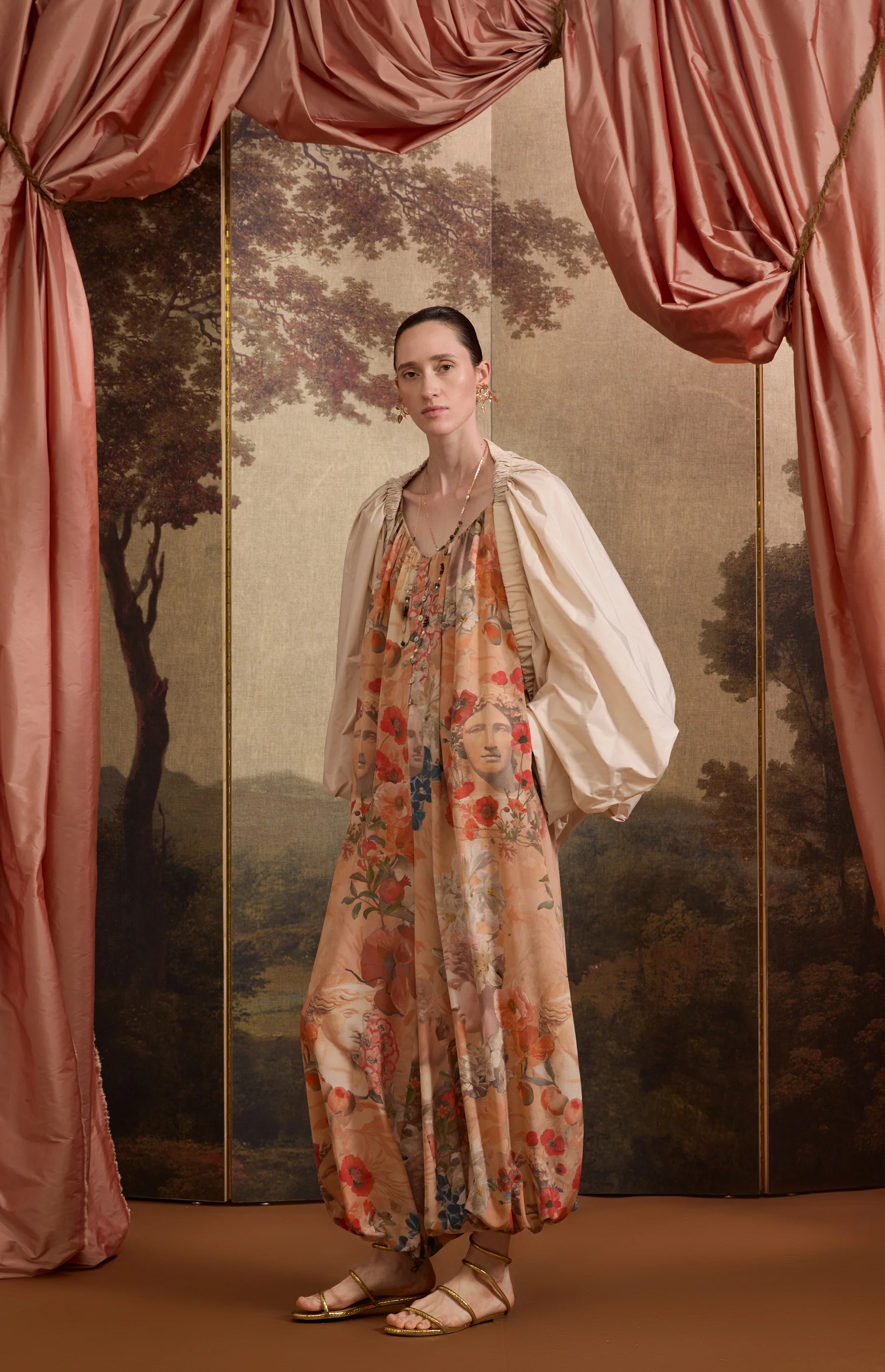 SS26-V026 Mono estampado "Flores y bustos" - Image 3