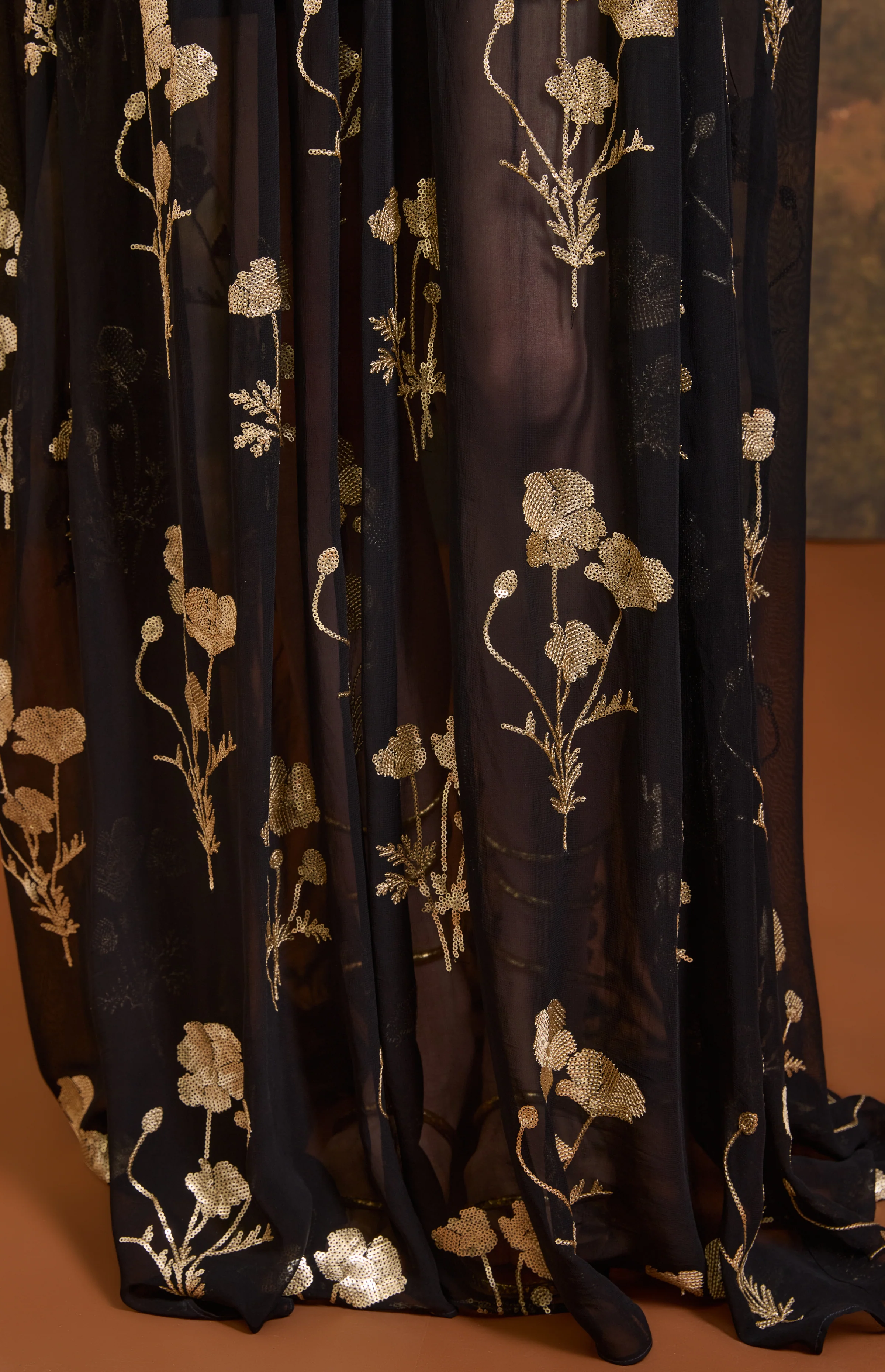 SS26-V036 Vestido capa bordado ¨Campo de amapolas" - Image 4