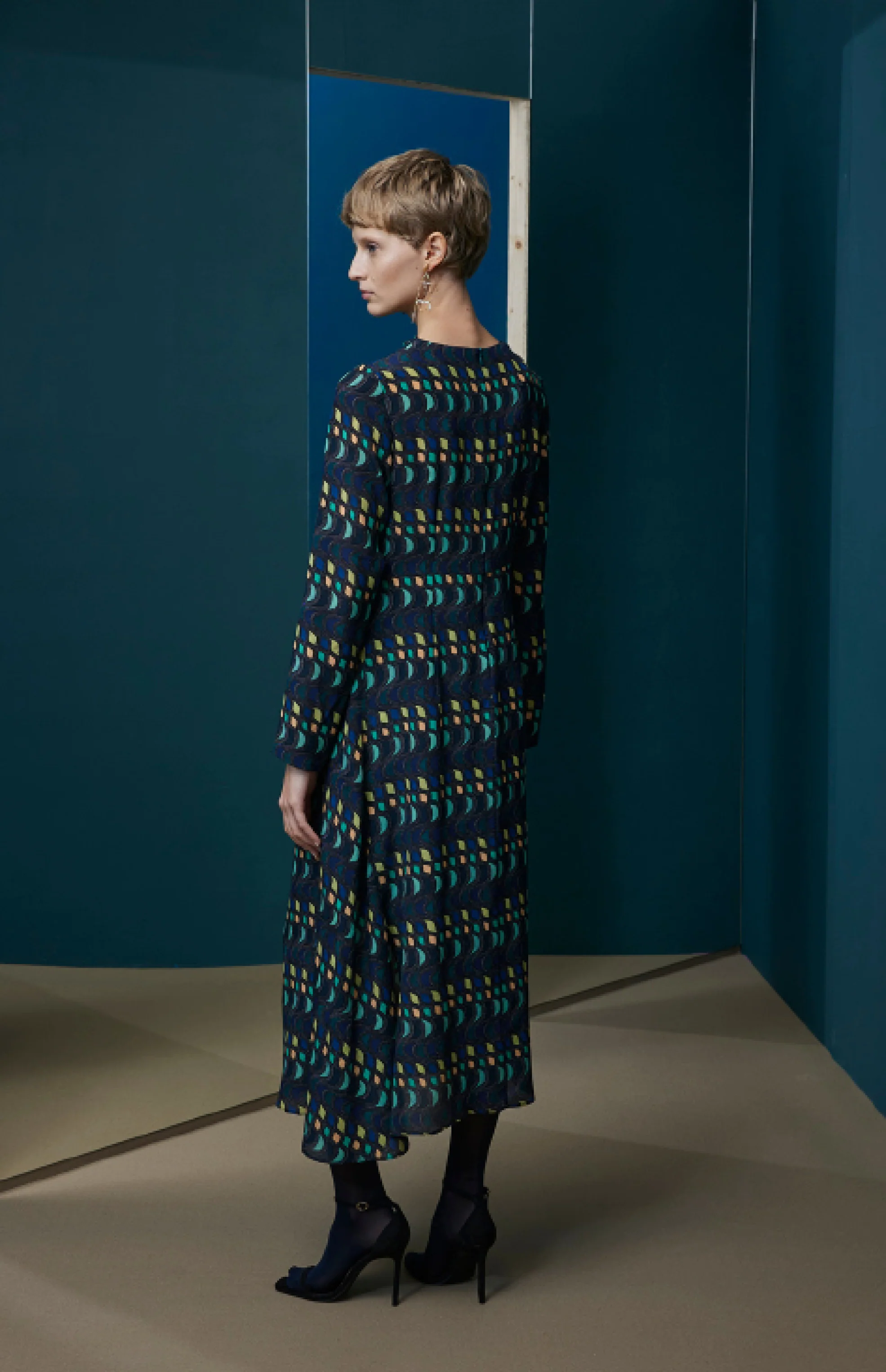 FW25-V002 Vestido recto estampado "Geométrico" - Image 3