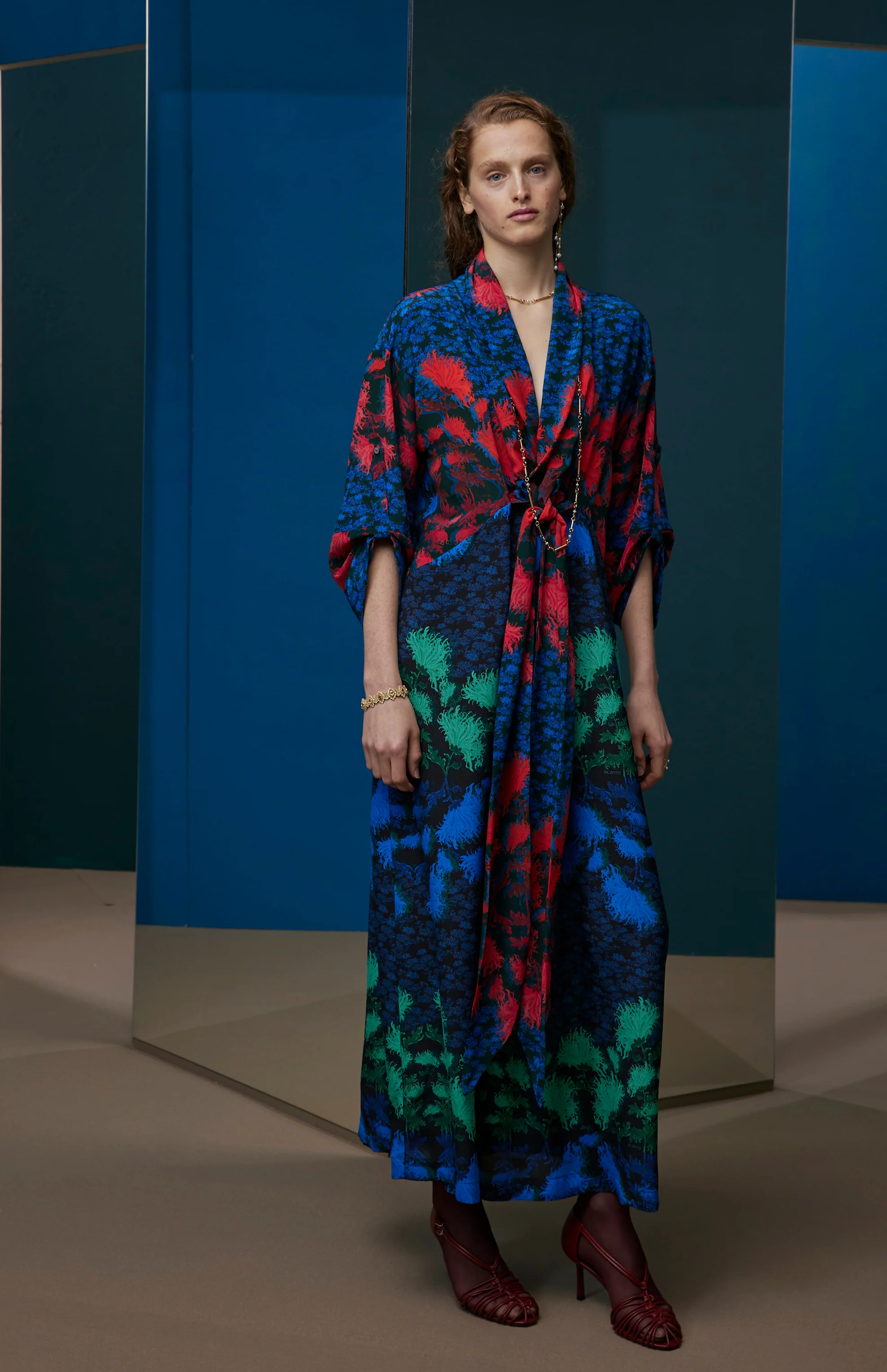 FW25-V019 Vestido kimono en seda estampado “Crisantemos“ - Image 3