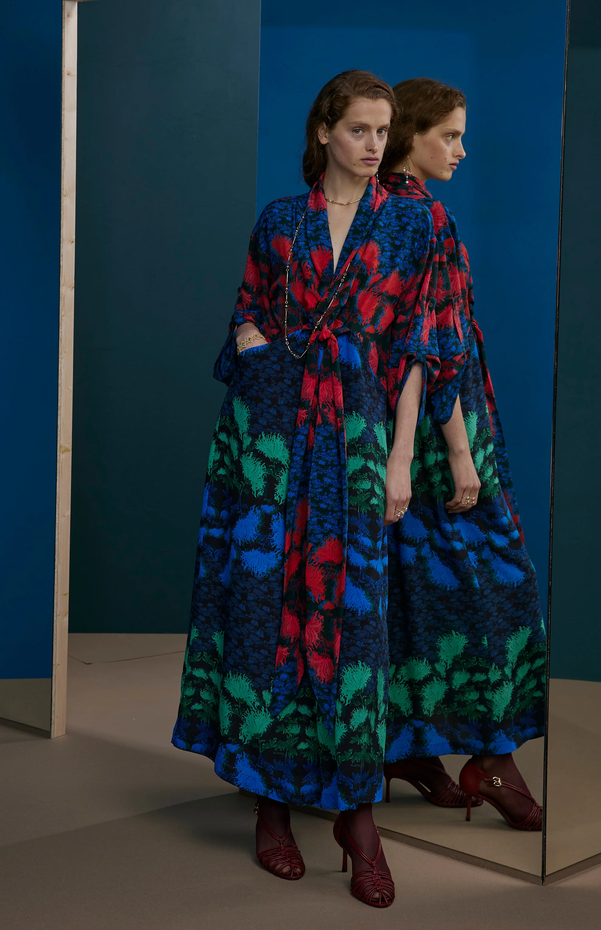 FW25-V019 Vestido kimono en seda estampado “Crisantemos“ - Image 4