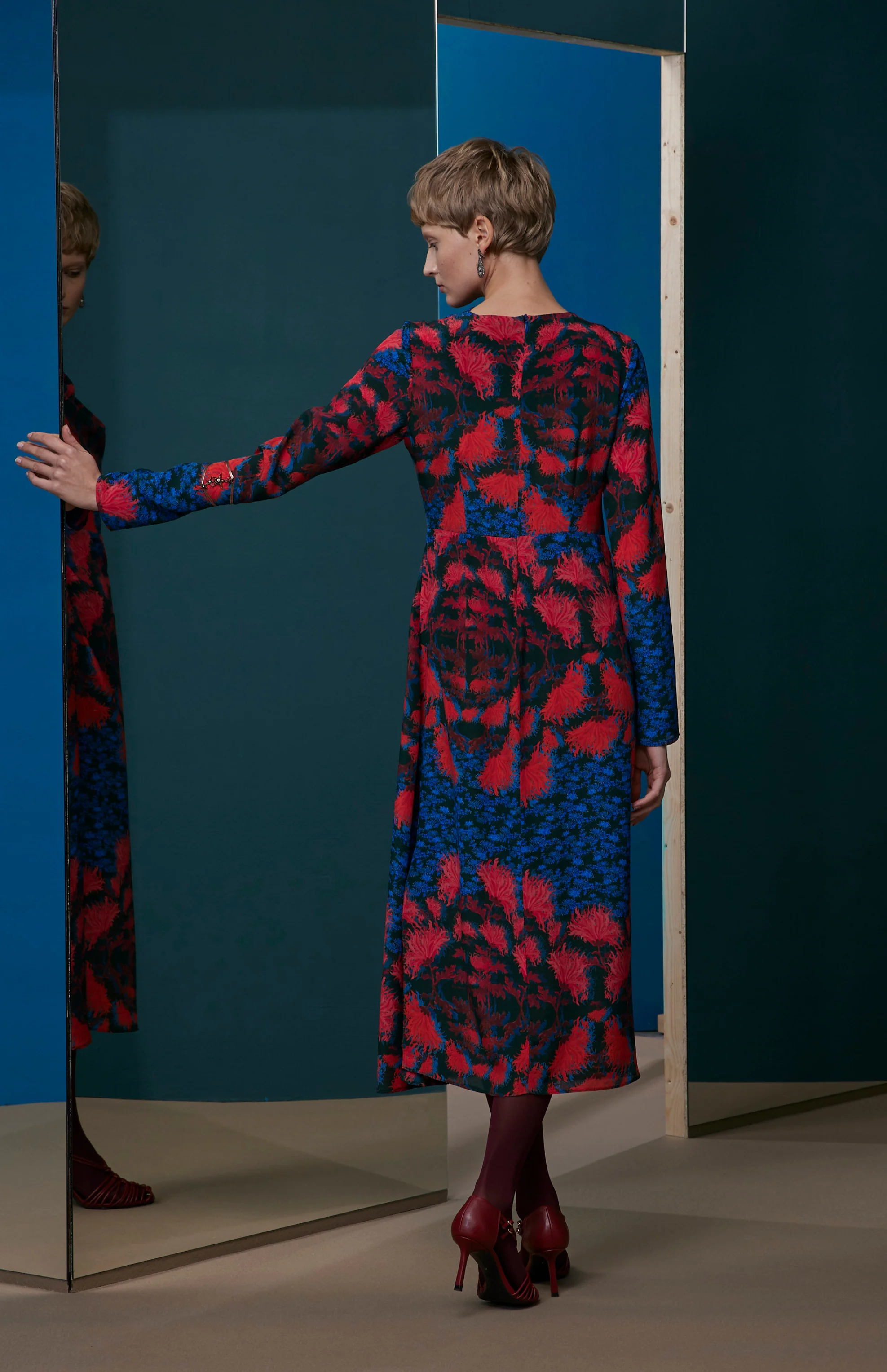 FW25-V021 Vestido recto con pliegue lateral estampado “Crisantemos” - Image 3