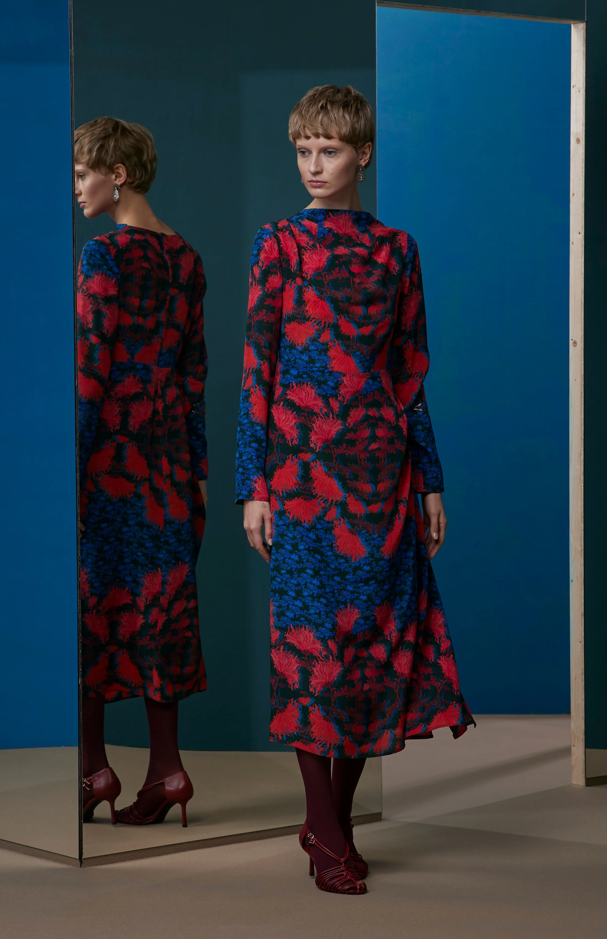 FW25-V021 Vestido recto con pliegue lateral estampado “Crisantemos” - Image 4